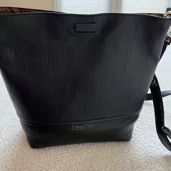 Calvin Klein reversible shoulder bag - Picture 2 of 12